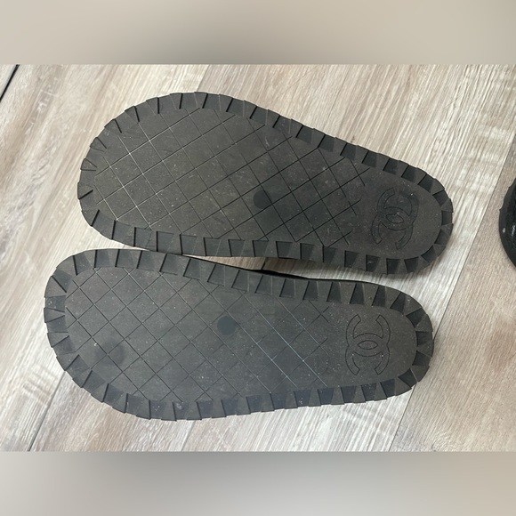 CHANEL turn lock mules - Picture 3 of 3